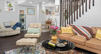 Spacious, Chic, and Artistic Suite near Kirkwood and East Lake Golf Course!