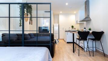 1 slaapkamer, een strijkplank/strijkijzer, gratis wifi, beddengoed