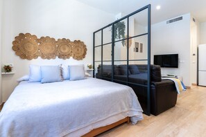 1 bedroom, iron/ironing board, free WiFi, bed sheets - MalagaSuite Comfortable Home 0 (Málaga)