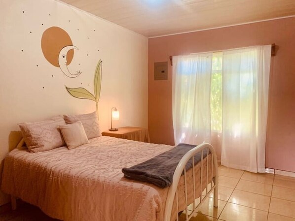 2 quartos, escrivaninha, Wi-Fi de cortesia, roupa de cama