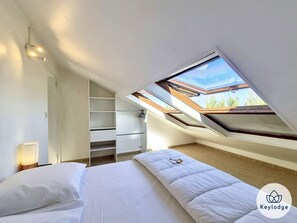 2 bedrooms, iron/ironing board, free WiFi