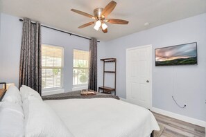 2 bedrooms, iron/ironing board, travel cot, free WiFi