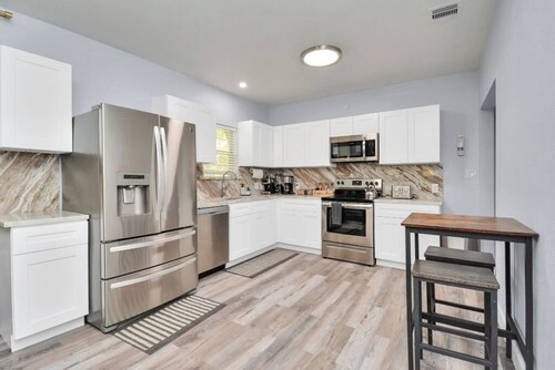 2 BR Cottage Midtown Downtown EADO