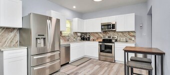 2 BR Cottage Midtown Downtown EADO