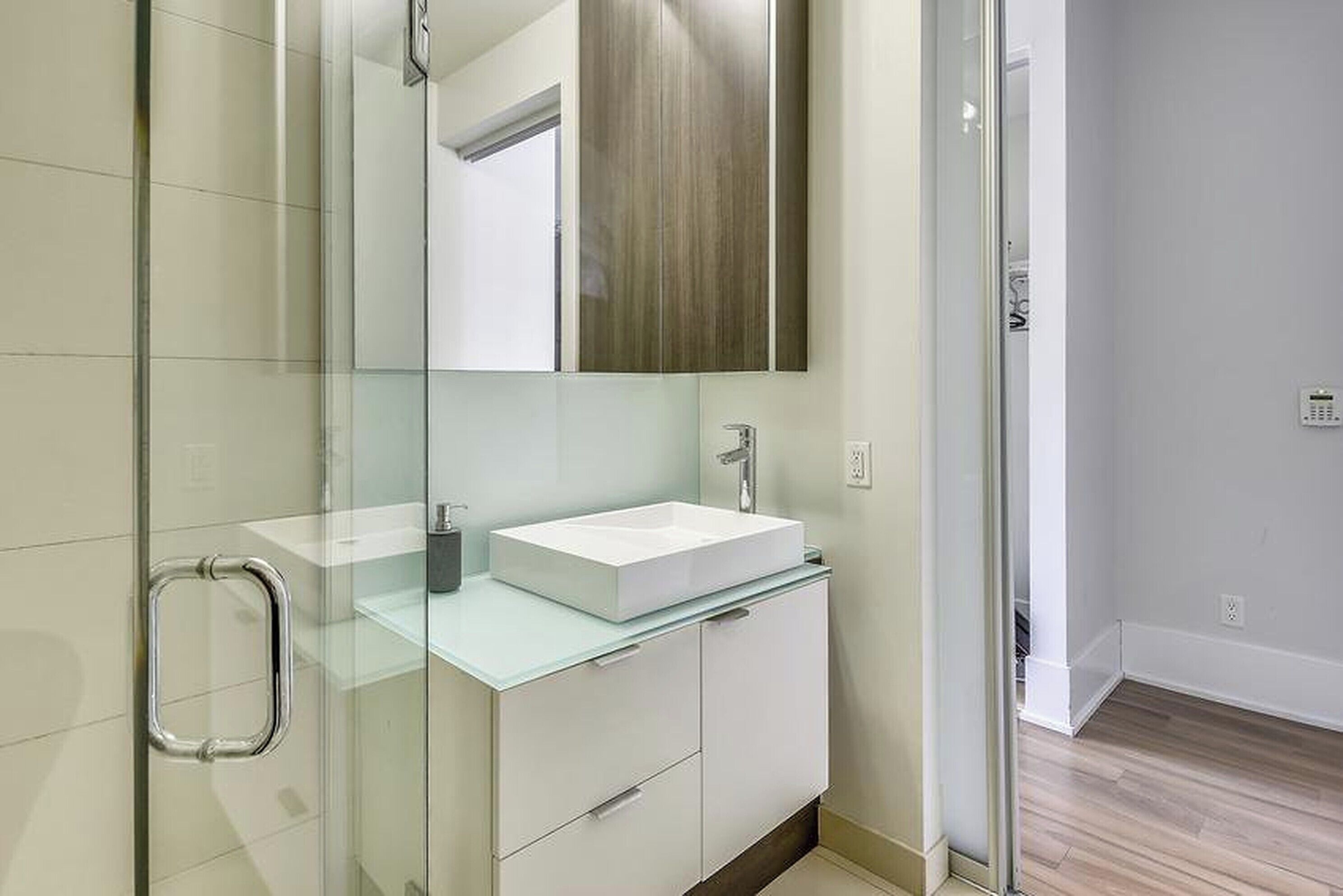 Economy Studio Suite | Bathroom sink