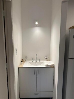 Haartrockner, Bidet, Handtücher, Seife