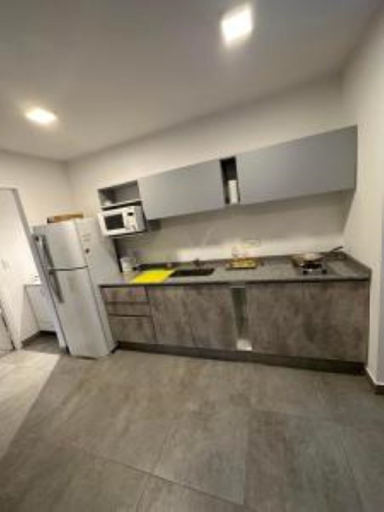 Refrigerador, microondas, horno, tetera/pava eléctrica