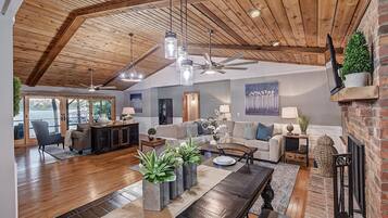 House, Multiple Beds (Serenity Cove) | Living area