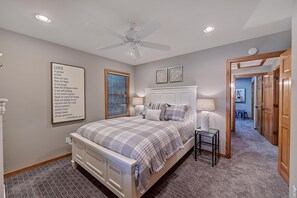 Room - Serenity Cove (Mooresville)