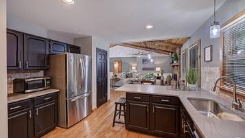 House, Multiple Beds (Serenity Cove) | Private kitchen
