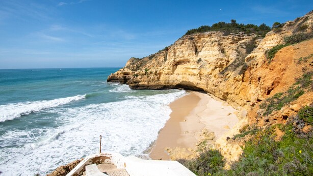 A coastal landscape with a sandy beach, rocky cliffs, and the ocean. - Xodo - CHARMING AND SECLUDED THREE-BEDROOM VILLA (Carvoeiro)