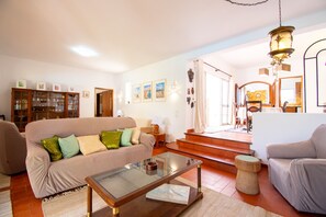 TV - Xodo - CHARMING AND SECLUDED THREE-BEDROOM VILLA (Carvoeiro)