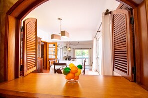 3 habitaciones, tabla de planchar con plancha y wifi gratis