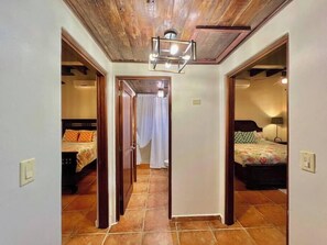 2 slaapkamers, een strijkplank/strijkijzer, wifi, beddengoed