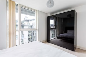 1 chambre, bureau, fer et planche à repasser, accès Internet