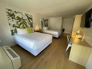 1 habitación, escritorio, tabla de planchar con plancha y wifi
