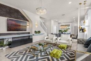 TV - 5 Bedroom/ 5.5 Bathroom Windsor Island (3336 LW) (Davenport)