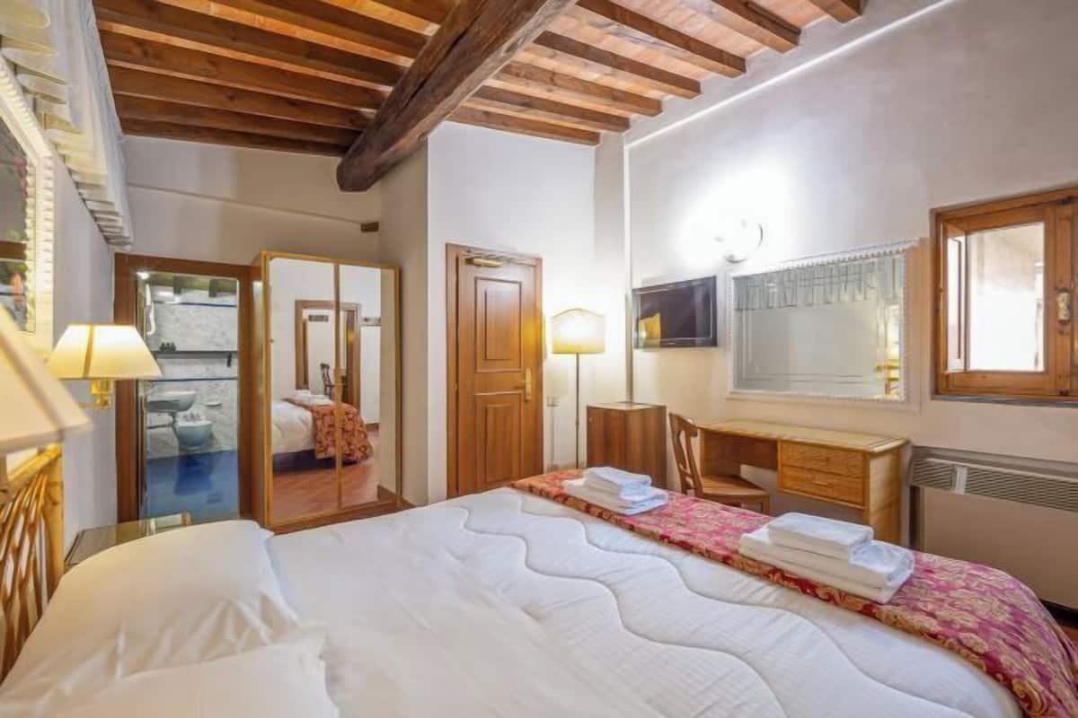 Egyptian cotton sheets, premium bedding, down duvets, free minibar items
