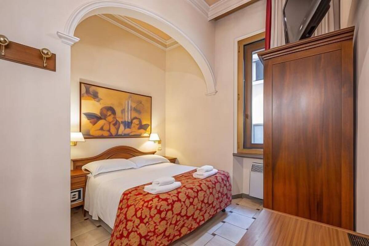 Egyptian cotton sheets, premium bedding, down comforters, minibar