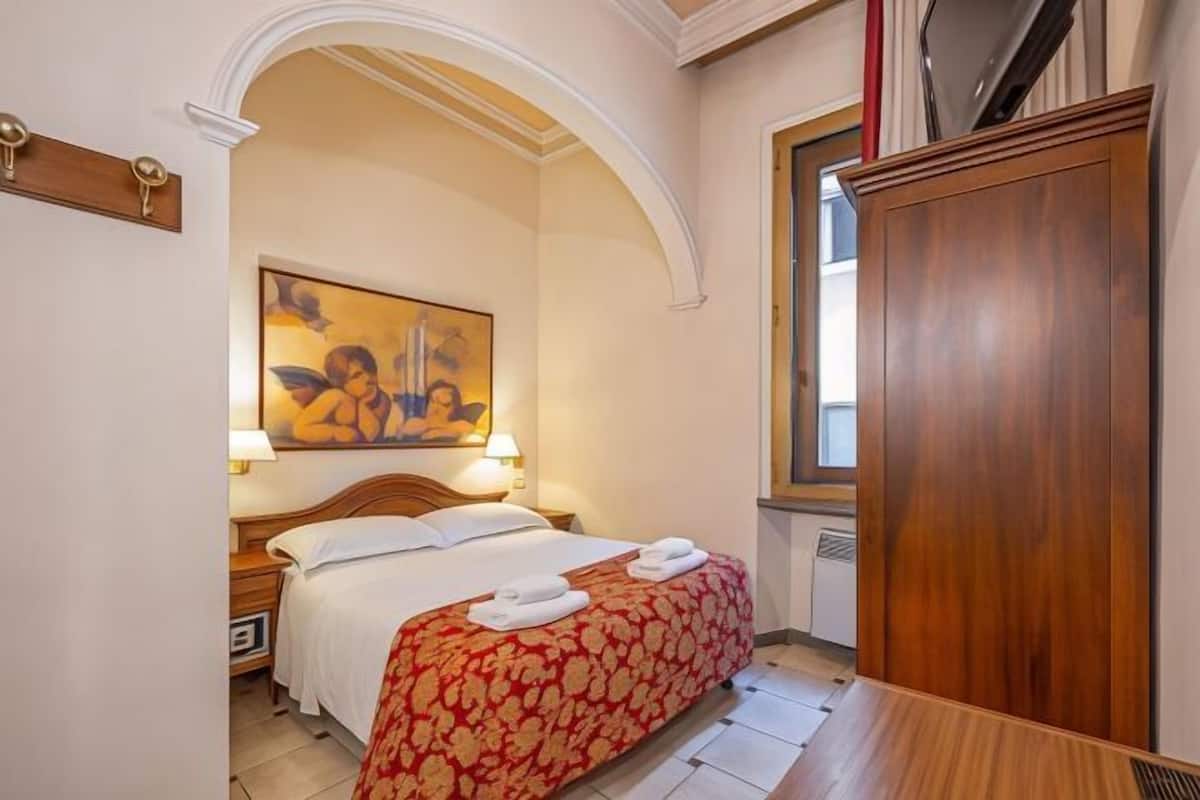 Egyptian cotton sheets, premium bedding, down duvets, free minibar items