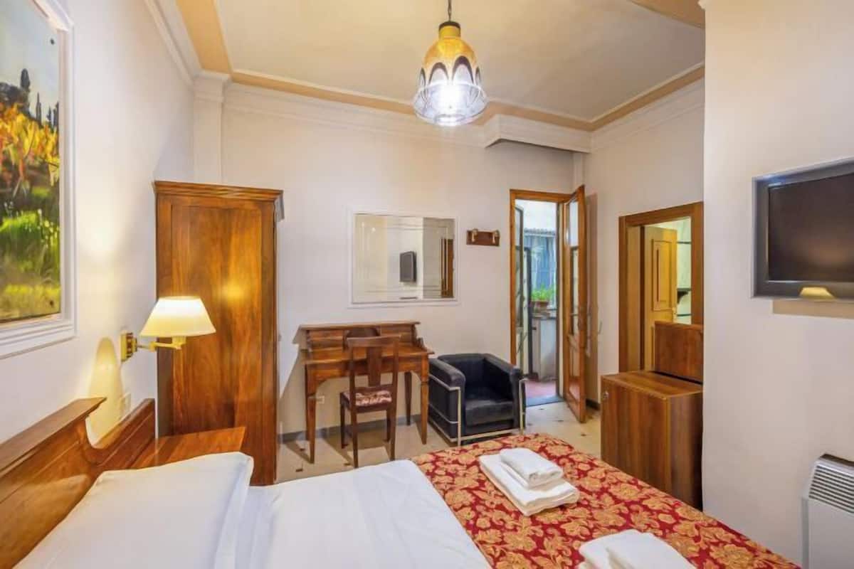 Egyptian cotton sheets, premium bedding, down duvets, free minibar items