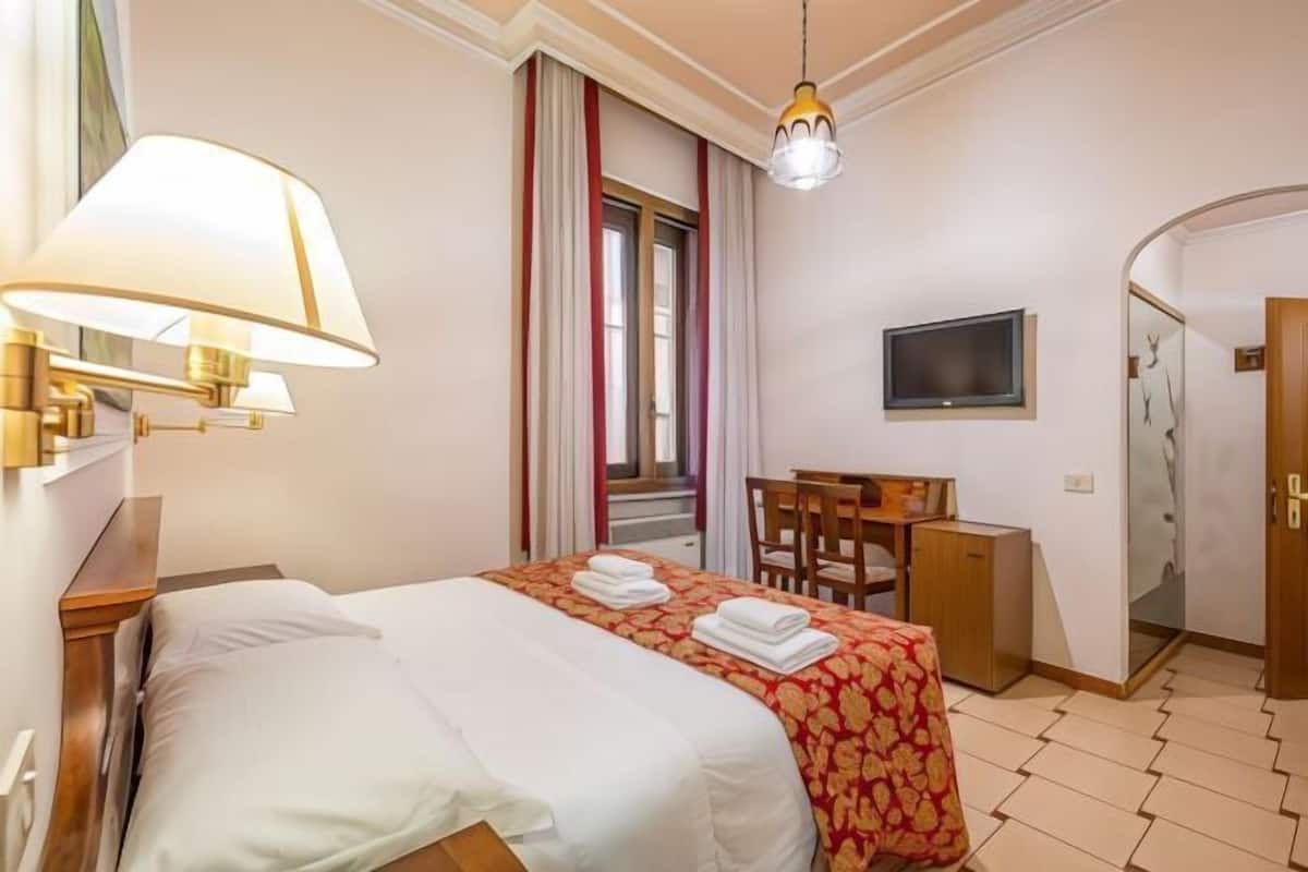Egyptian cotton sheets, premium bedding, down duvets, free minibar items