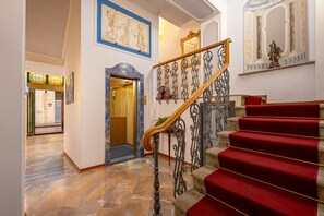 Elevator - Hotel City (Florence)