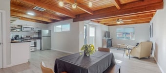 ⟫ Dog Run & Courtyard 2 Bedroom Apt w/King Bed W&D