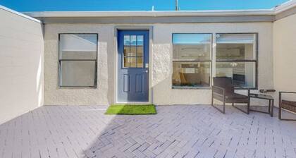 ⟫ Dog Run & Courtyard 2 Bedroom Apt w/King Bed W&D