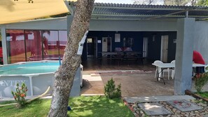 Outdoor dining - Casa de Playa con Mini Golf (La Libertad Department)