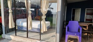 5 室のベッドルーム、デスク、WiFi、ベッドシーツ