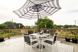 Outdoor dining - 311 Upper · Upper Unit-NEW 2/1 Walk to EVERYTHING & Roof Deck! (Delray Beach)