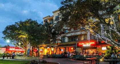 ☆Private Pool☆Walk to Beach, Bars, & Restaurants!