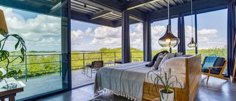 4 bedrooms, desk, iron/ironing board, travel crib