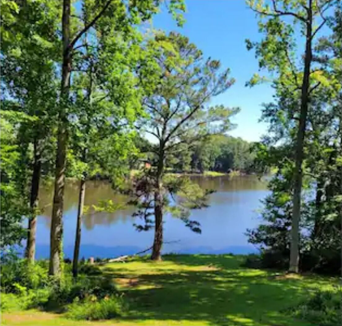 Spanish style Lakefront Home w/ Breathtaking views! Great for family or business