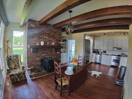 Frigobar, microondas, horno, placa de cocina