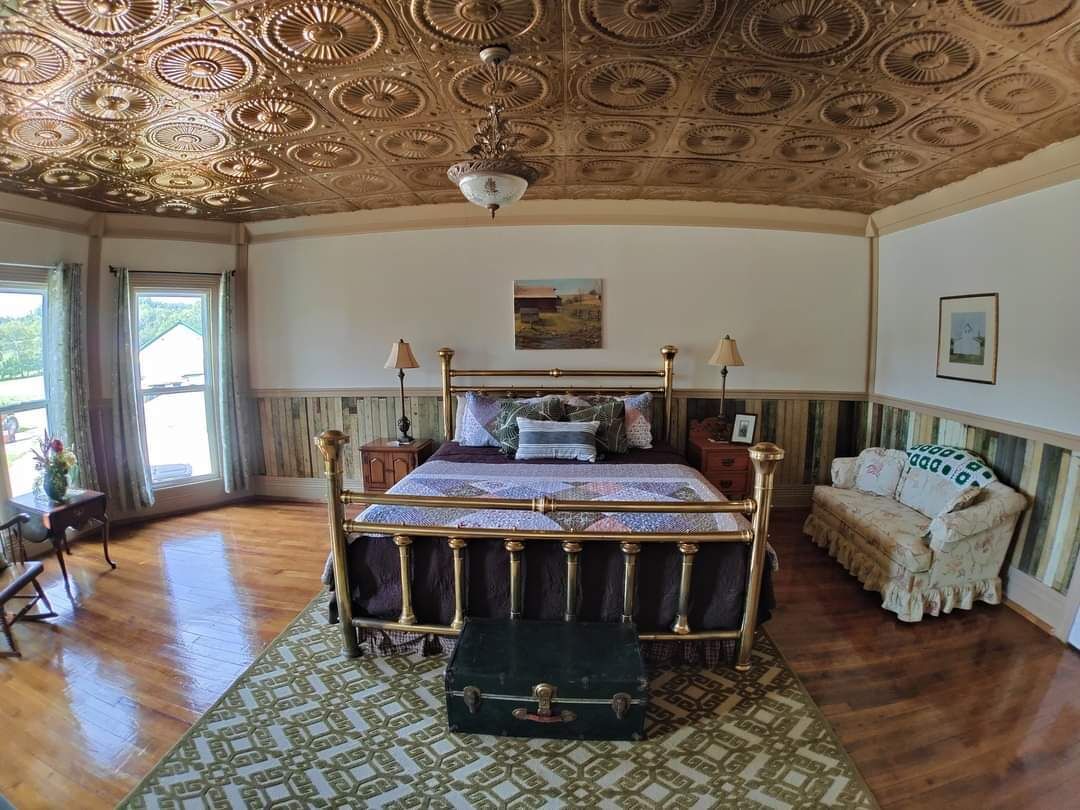 Klassieke kamer, 1 kingsize bed | Een strijkplank/strijkijzer, gratis wifi, individueel gedecoreerd
