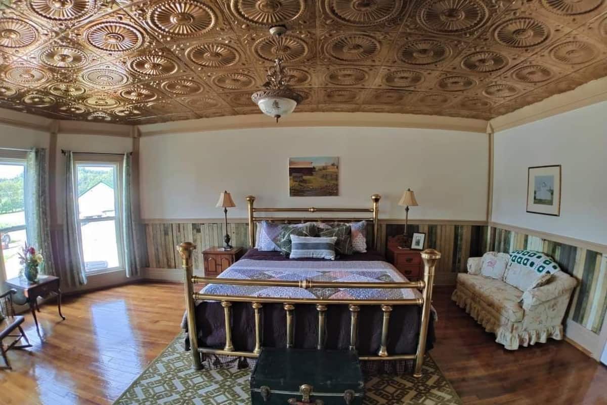 Quarto clássico, 1 cama King | Ferros/tábuas de passar roupa, Wi-Fi de cortesia