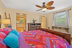 1 bedroom, iron/ironing board, WiFi, bed sheets - Charming old world Spanish Casita  (Kerrville)