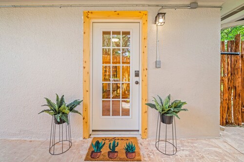 Charming old world Spanish Casita 