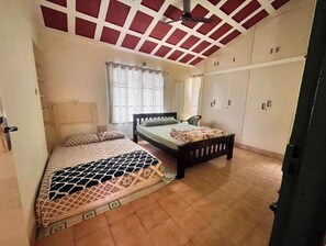 3 habitaciones, caja de seguridad en la habitación y escritorio 