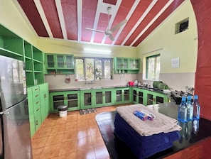 Fridge, stovetop, coffee/tea maker, electric kettle