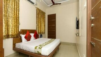 1 bedroom, desk, free WiFi, bed sheets