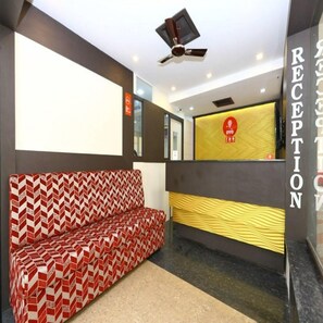 Coin salon dans le hall