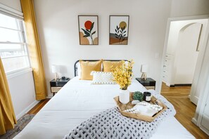 2 chambres, bureau, fer et planche à repasser, lit parapluie