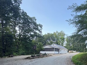 Exterior - The Fox's Den at Burr Oak Lake (Glouster)