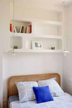 2 bedrooms, desk, iron/ironing board, WiFi