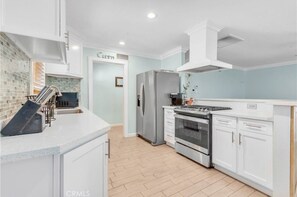 Paper towels - 2-Bedroom Pool House in Loma Linda, CA (Loma Linda)