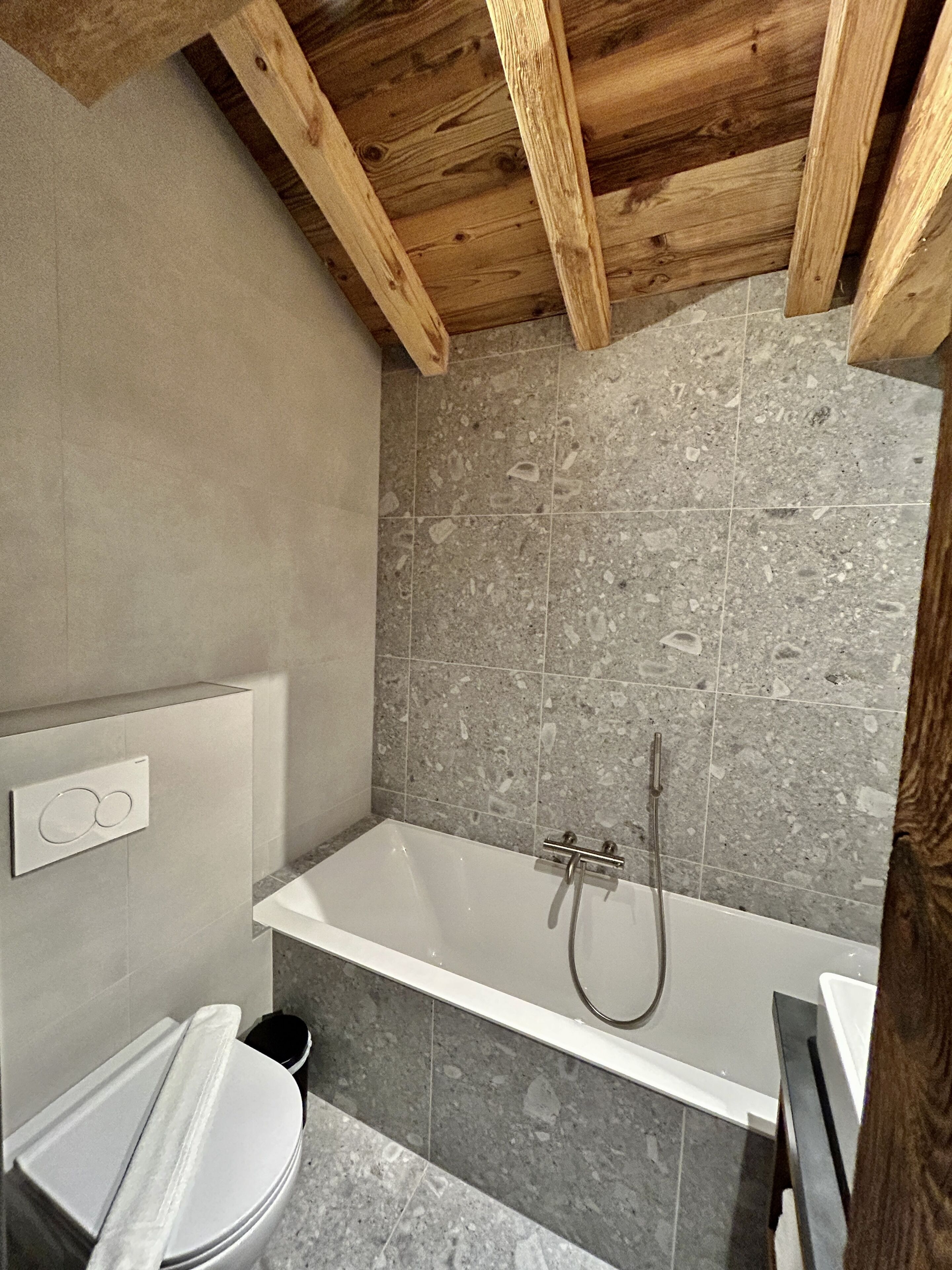 A bathroom with a bathtub, toilet, and sink.