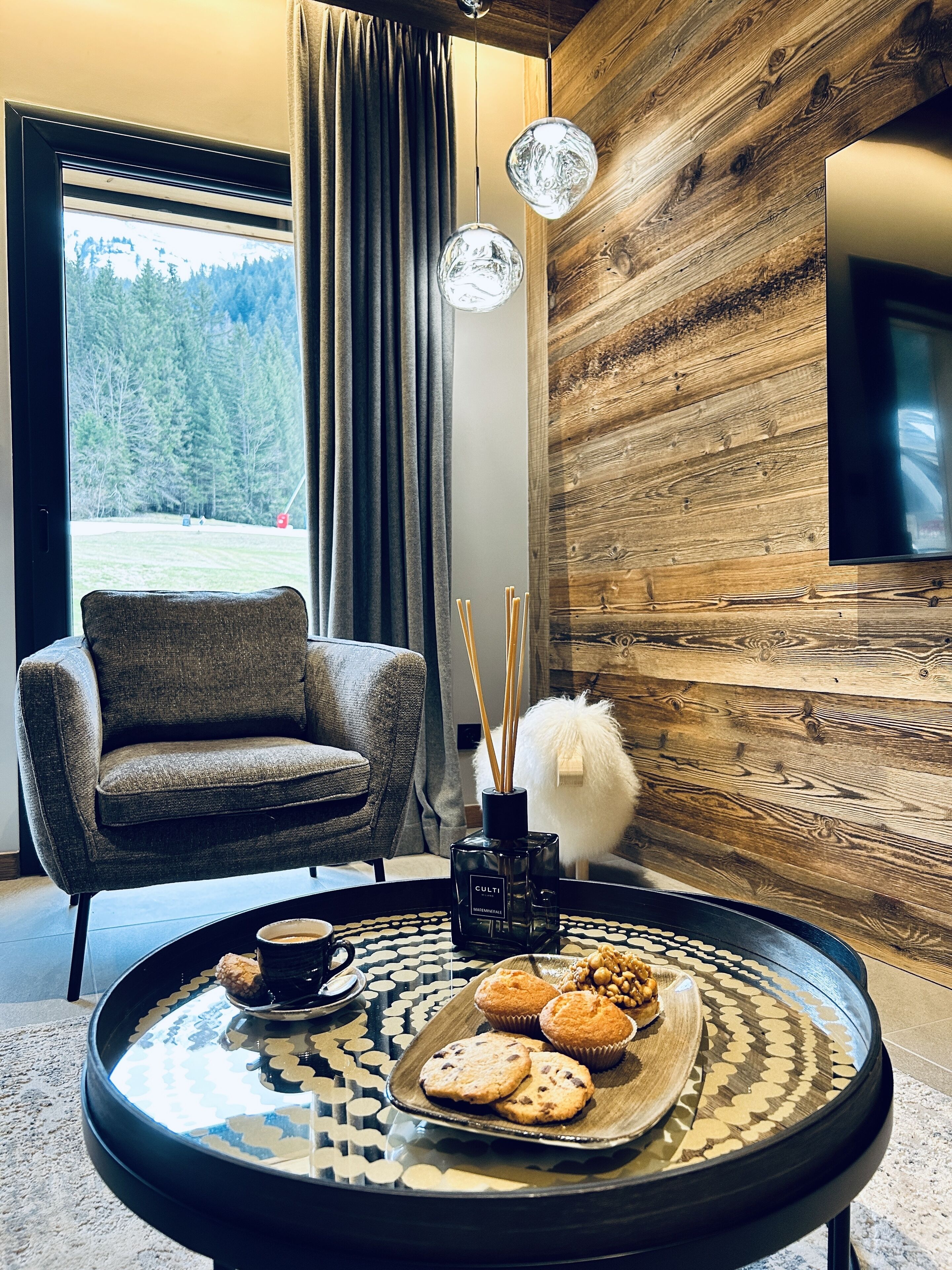 Panoramic Apartment | Living area | Smart TV, heated floors, offices